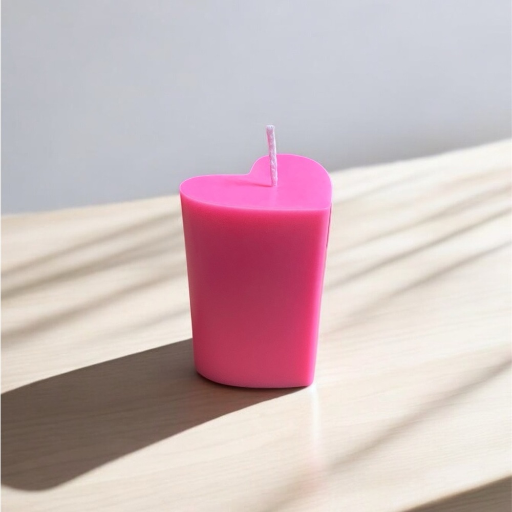 Premium 100% Natural Wax Heart-Shaped Pink Candle - Scented - Valentine's Day
